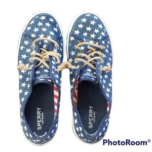Sperry stars ⭐ and stripes.